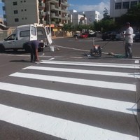 Administração Municipal realiza recuperação e pintura de faixas no estacionamento da Prefeitura e Câmara Municipal