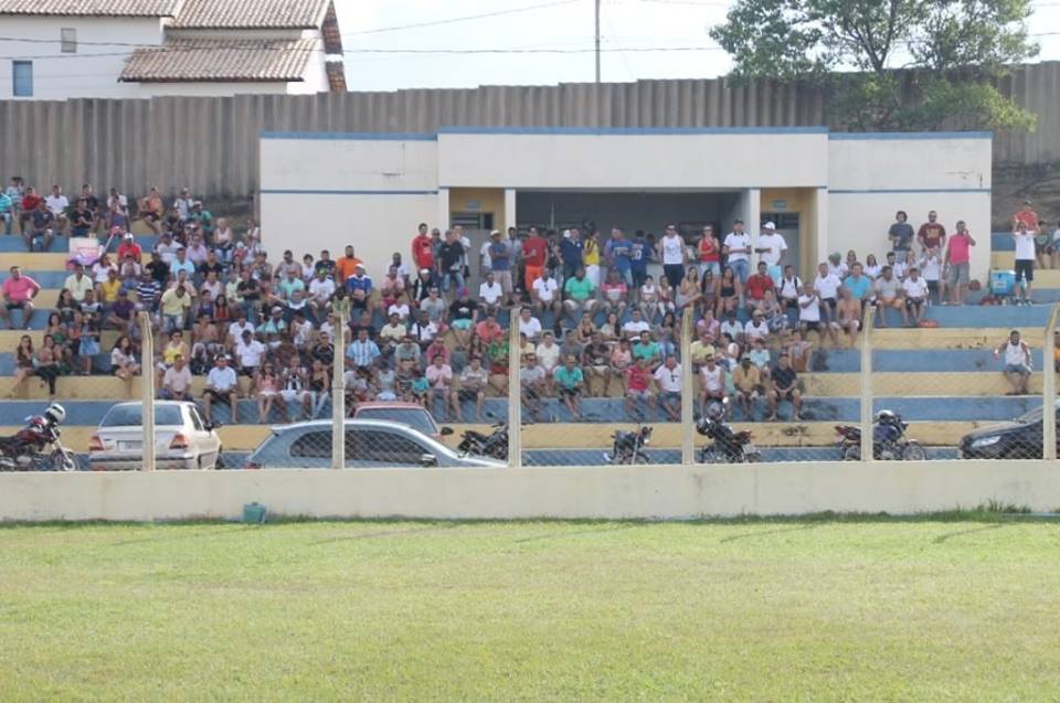 Câmara aprova em regime de urgência projeto liberando o valor para cobertura da arquibancada do Estádio “Pinicão”