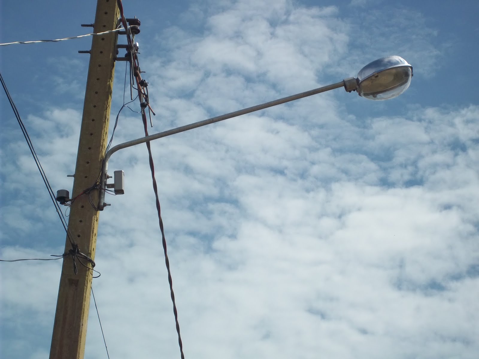 Câmara aprova requerimento solicitando explicações sobre a manutenção da iluminação pública