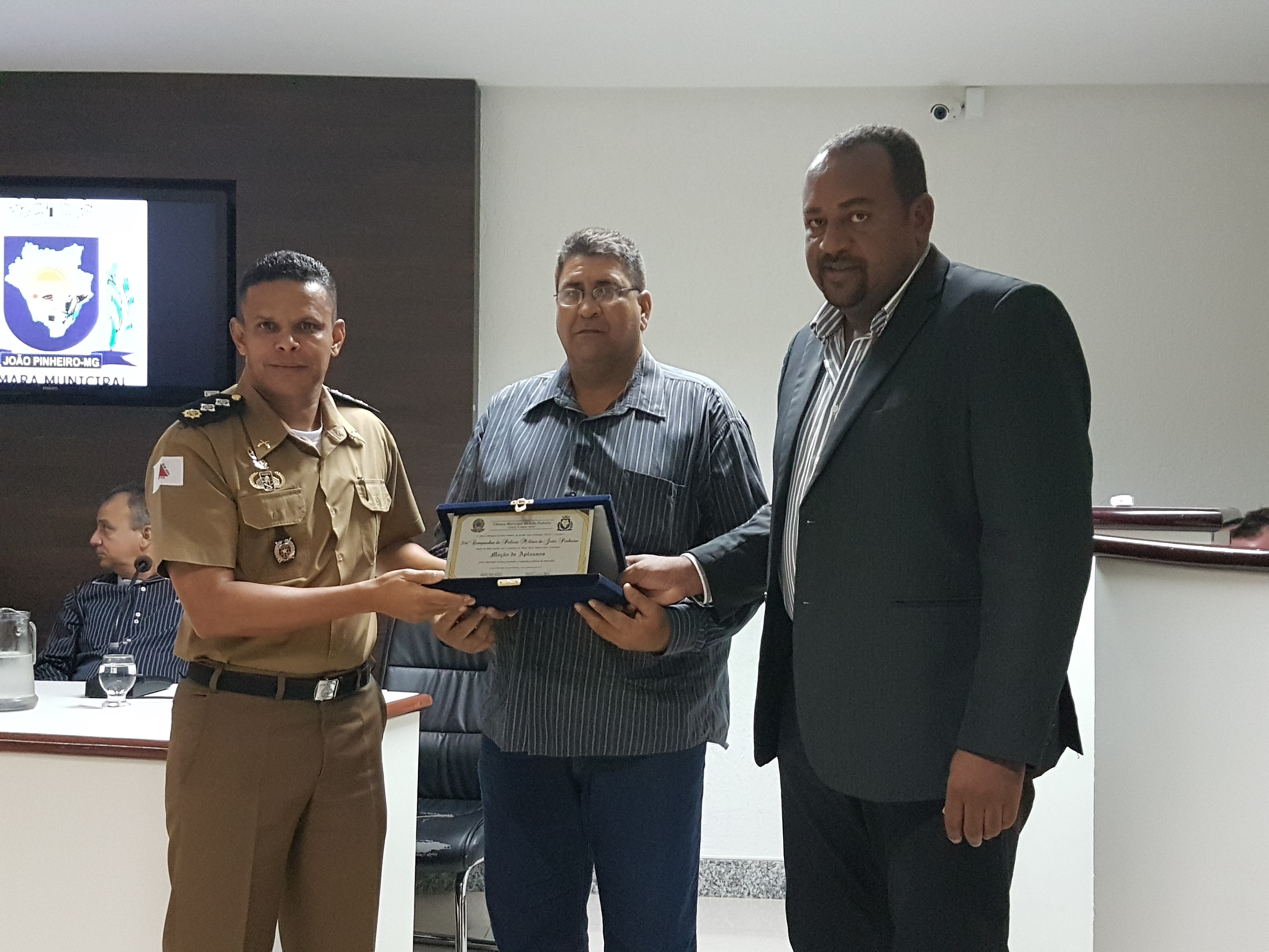 Câmara presta homenagem a Policiais Militares pelos serviços prestados à população pinheirense