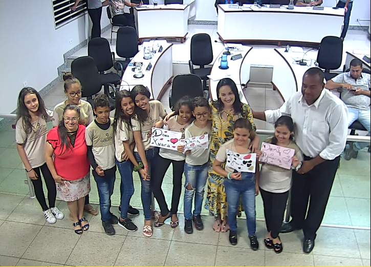 Câmara Municipal concede Título de Cidadã Honorária Pinheirense à Professora Yanara Bernardes 