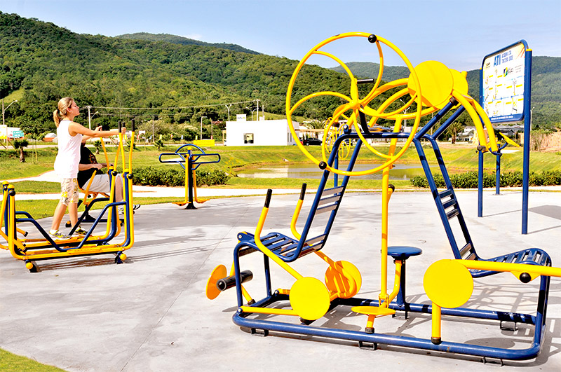 João Pinheiro recebe veículos e novas academias ao ar livre