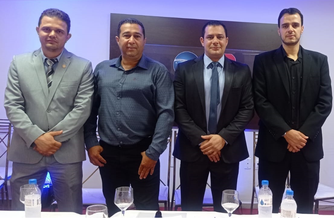 Toma Posse a Nova Mesa Diretora da Câmara Municipal de João Pinheiro